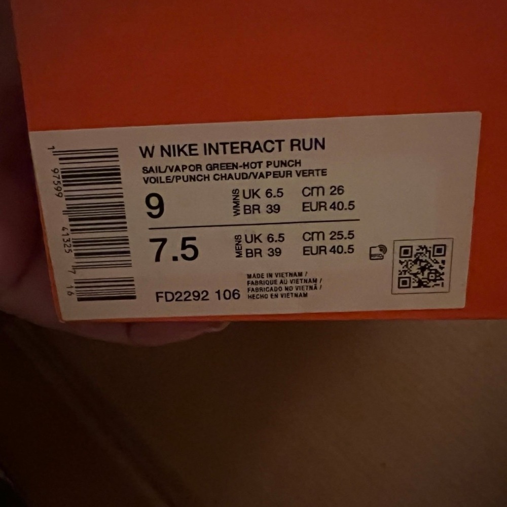 Nike flyknit interact run women’s sneakers - Picture 3 of 3